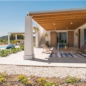 2 bedroom villa with infinity pool, near Alcamo, sleeps 4-5
